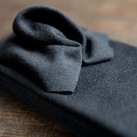 12 BLACK TISSUES