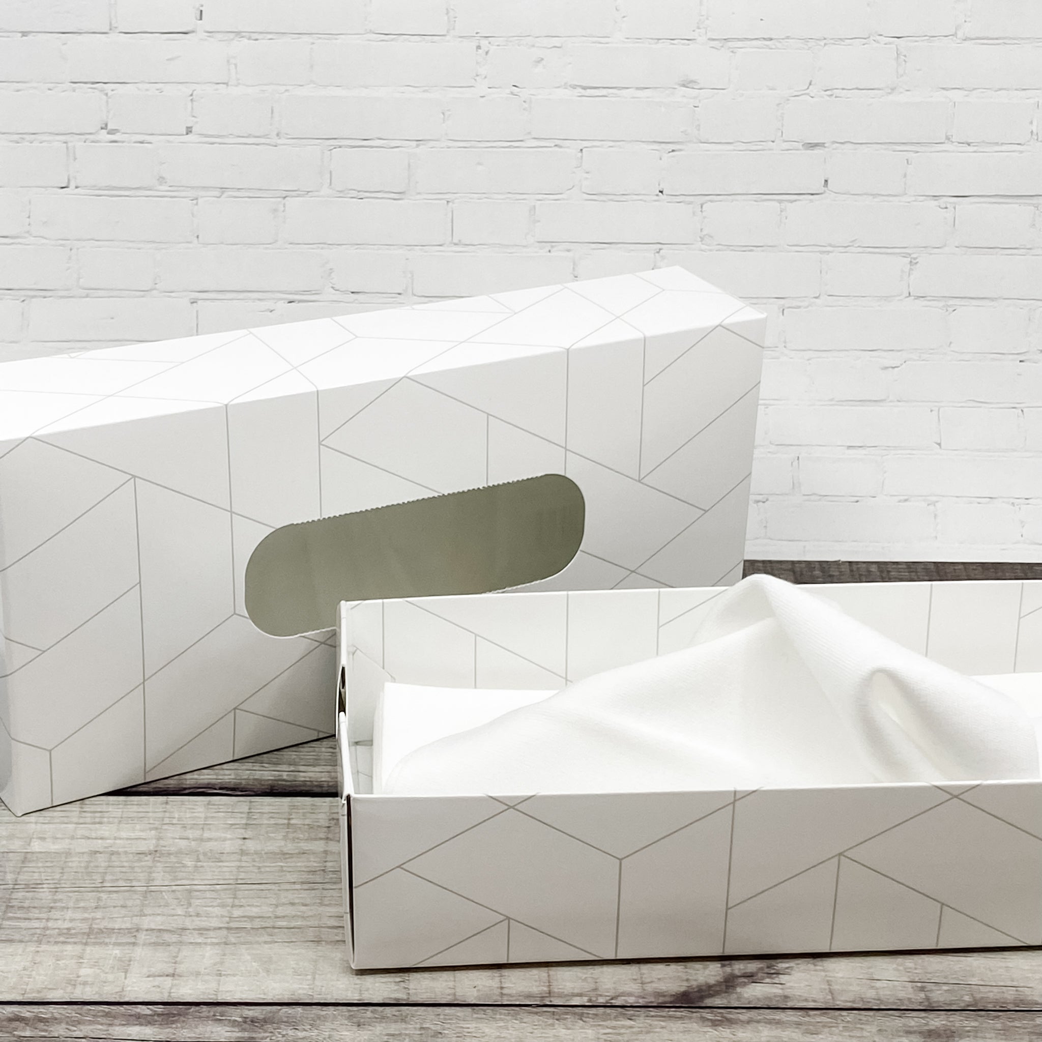 Mouchoirs lavables blancs avec boite en carton ouverte